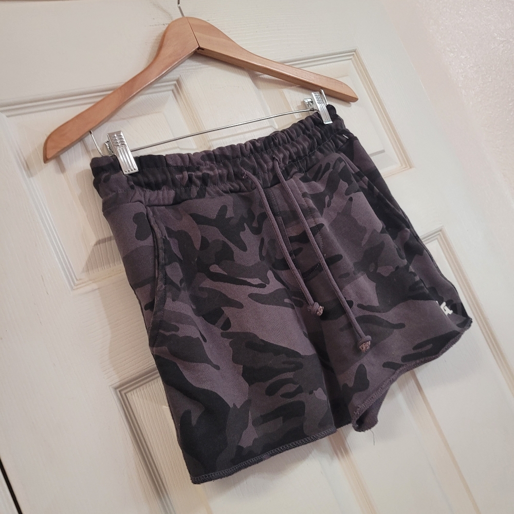 YoungLA Shorts Men's Camouflage French Terry Sweat Shorts Medium Workout - Picture 2 of 6